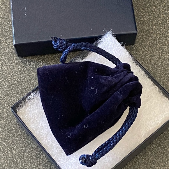 14K yellow gold butterfly pendant 16” necklace - Picture 12 of 12